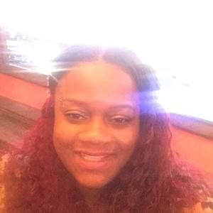 Meet your Posher, Dee-dee